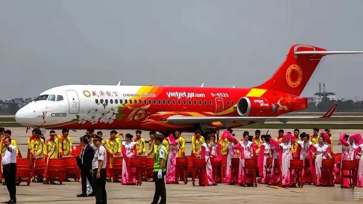 越南签署协议引进10架C909支线客机路透社报道，越南越捷航空周四宣布：已与中国