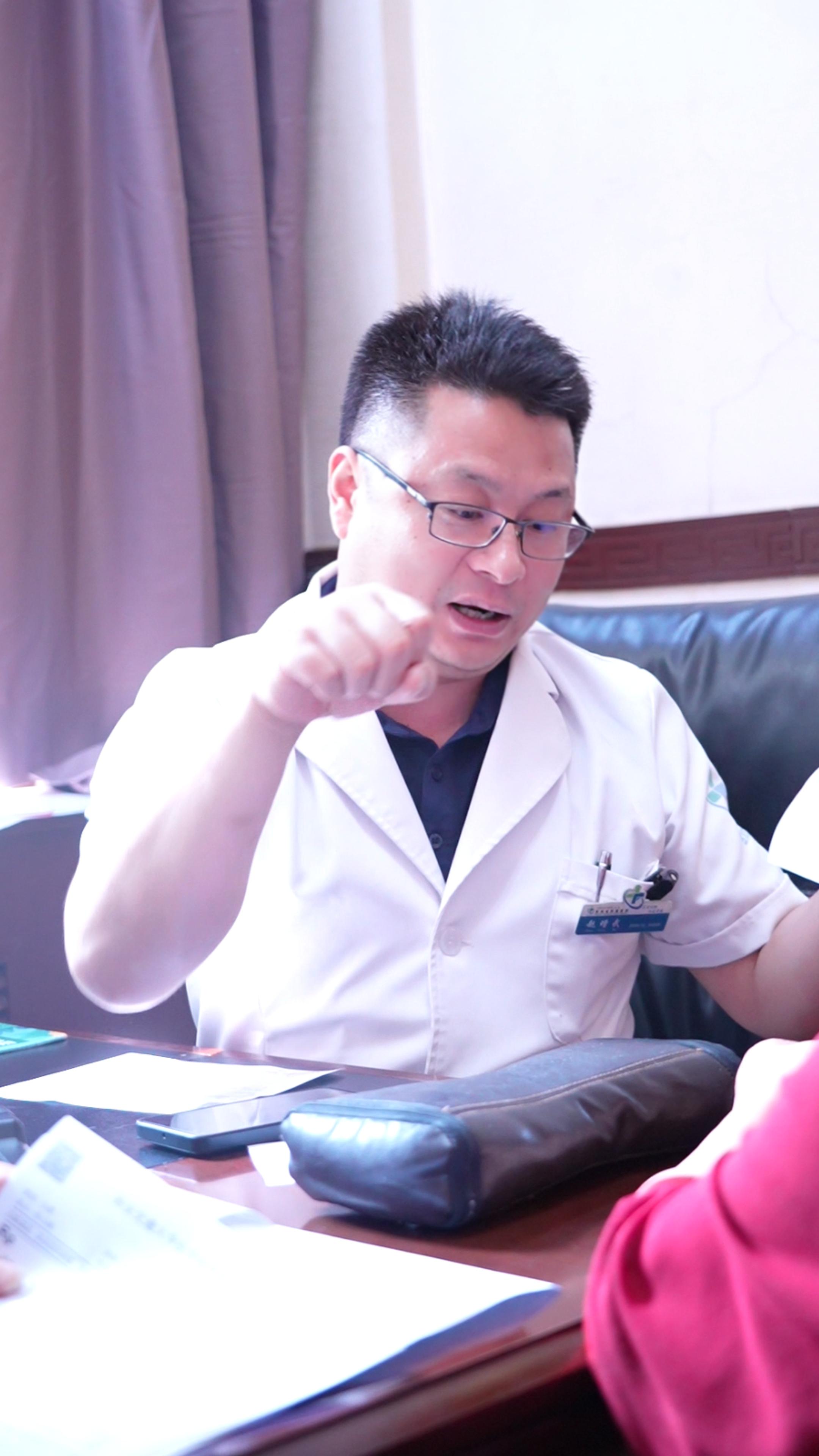 才37岁，也不抽烟，为什么会得肺癌？。今天门诊上来了位 37 岁的女老...