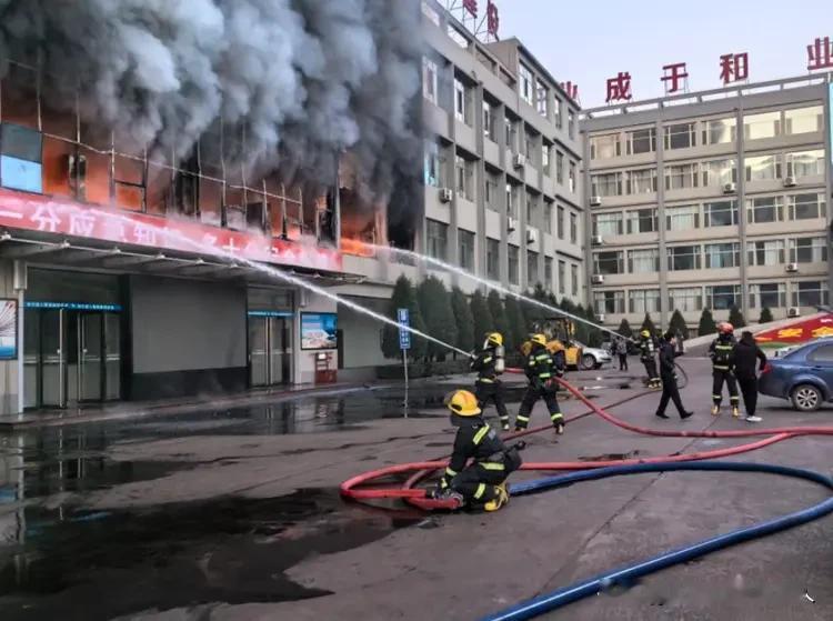 26死38伤火灾案13人获刑！4人缓刑引众怒：是法律留情还是对生命的漠视？