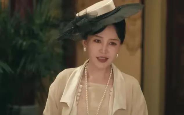 狮城山海。原来山海帮帮主刘洪武是被妻子和儿子振东联合下毒害死的。妻子受不了他家暴