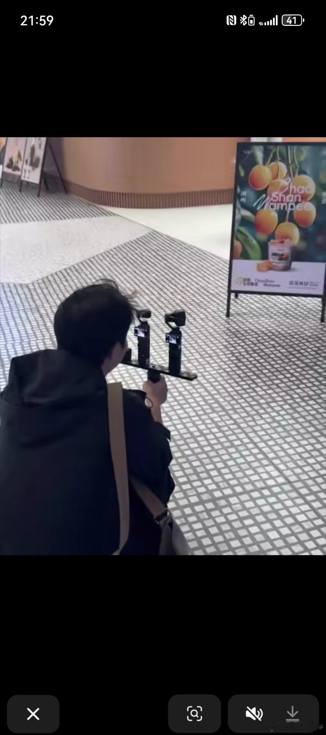 大疆pocket4这个双摄看着是有点夸张，希望别再傻乎乎用那个方形一寸大底了，正