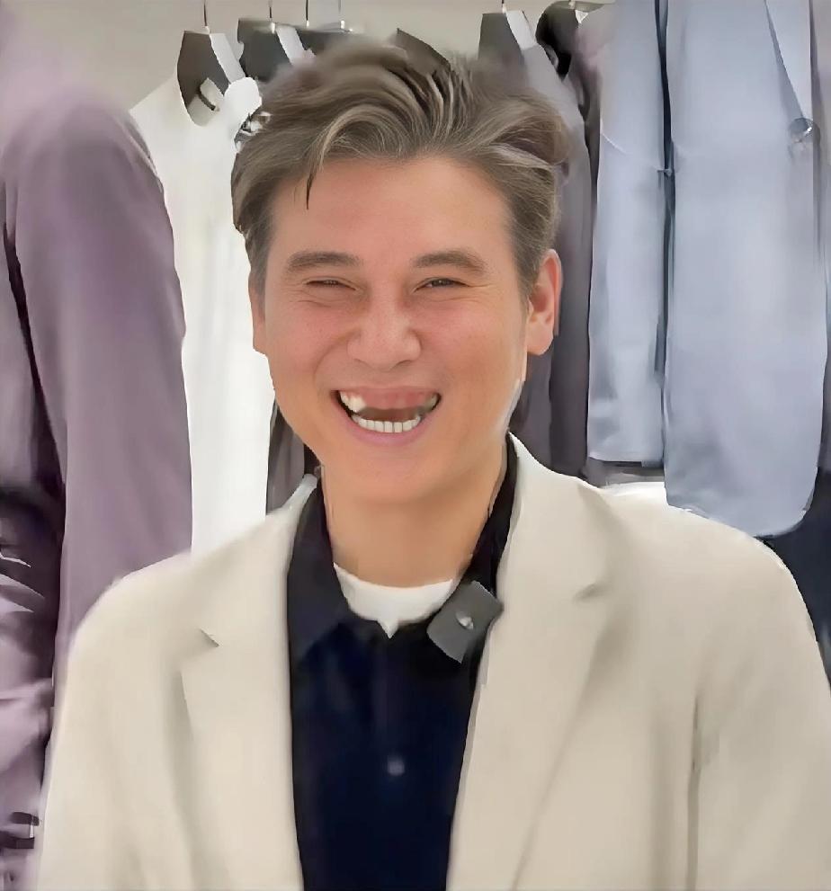 笑不活了，以后老板都请你去，主打一个笑的很灿烂！[捂脸哭]哈哈哈哈！