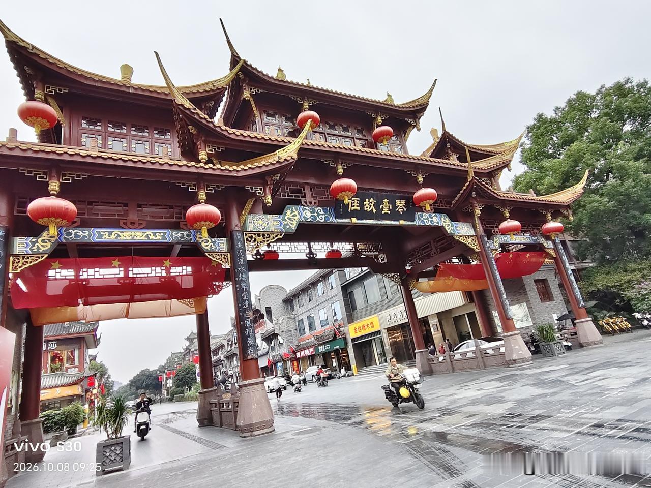 成都打造最失败的特色商业街，开街二十多年仍鲜少被游客知晓，究竟出了什么问题?在