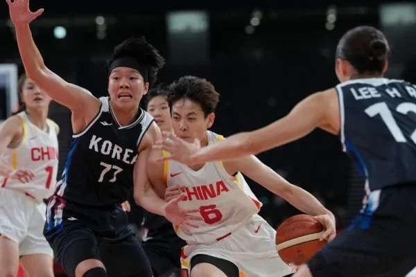 这我就有些不理解了。他的大概意思就是中国台北女篮实力较弱，中国女篮大概率会拿下季