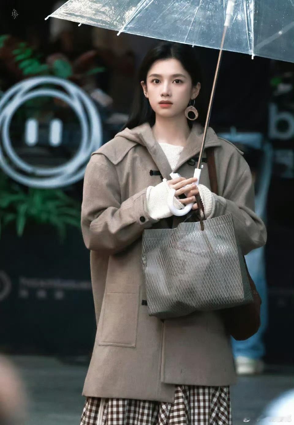 张婧仪陈清雾“有点太美好了我的女孩！陈清雾你美！张婧仪你美！！
