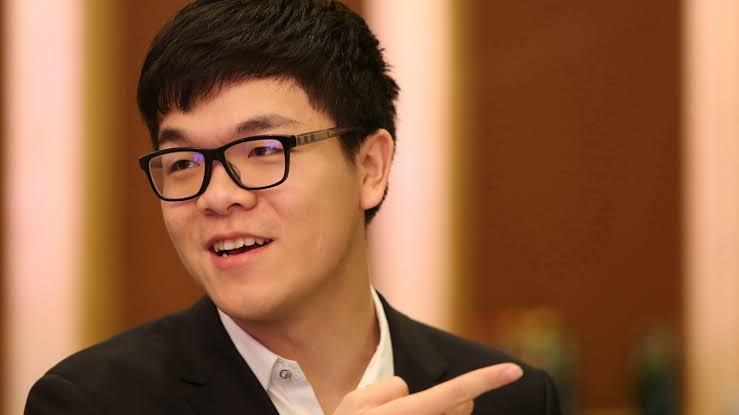 这特么是柯洁？那图二是谁？​