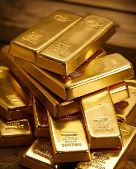 其实一开始美国是不愿意看到黄金暴涨的。原因很简单，人类开采使用囤积黄金已经几万年