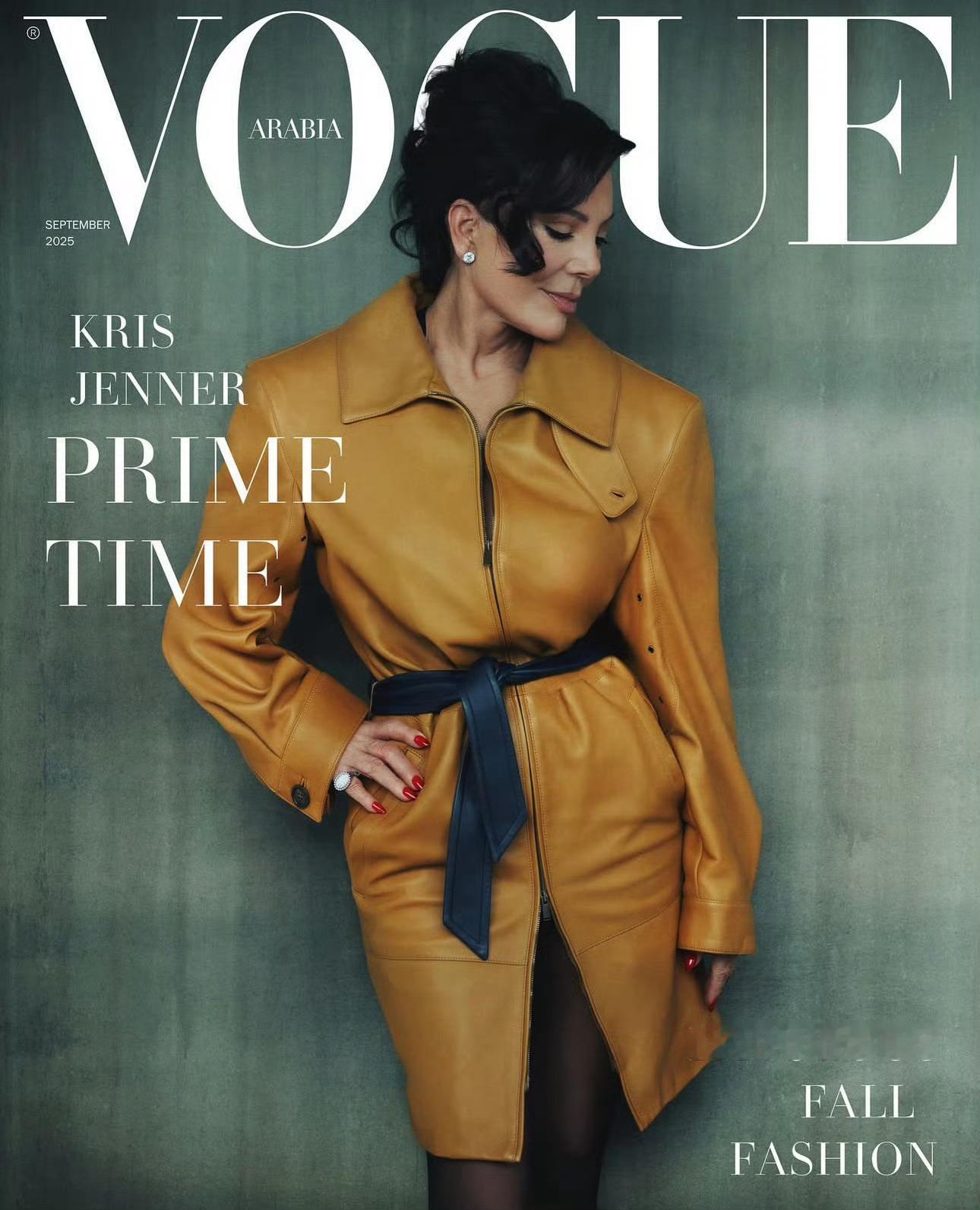 KrisJenner亮相阿拉伯版Vogue九月刊封面圣罗兰新季系列梵克雅宝