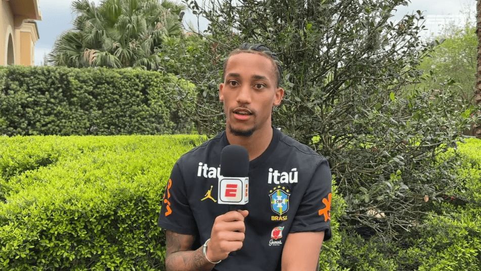 在巴西队备战对阵克罗地亚友谊赛之际，切尔西前锋若昂-佩德罗接受了ESPN独家专访