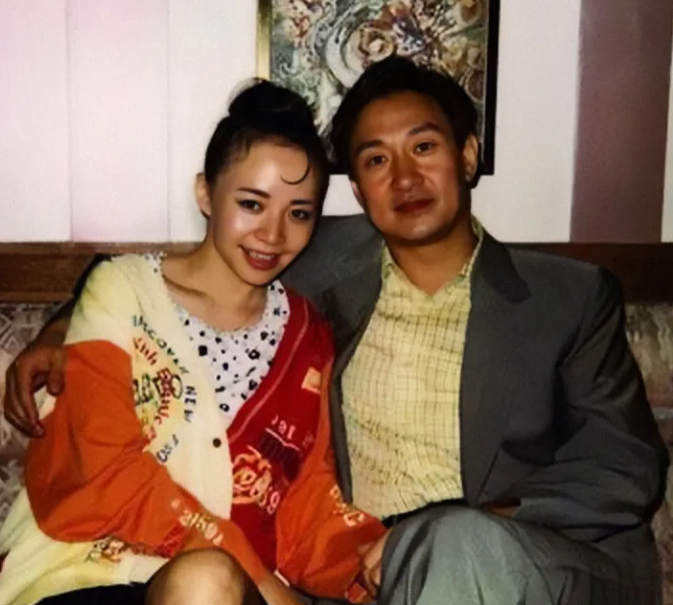 1993年，宋丹丹抱着发烧40°C的儿子去医院，没想到医生看到宋丹丹就笑，问她：