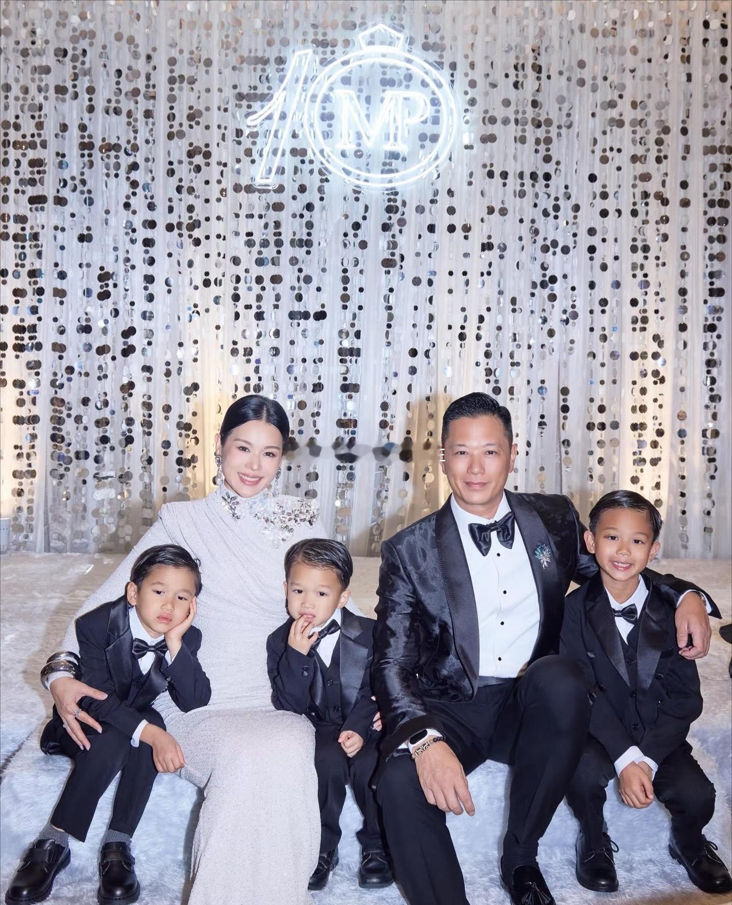 胡杏儿和老公李乘德办结婚10周年派对三个儿子好幸福