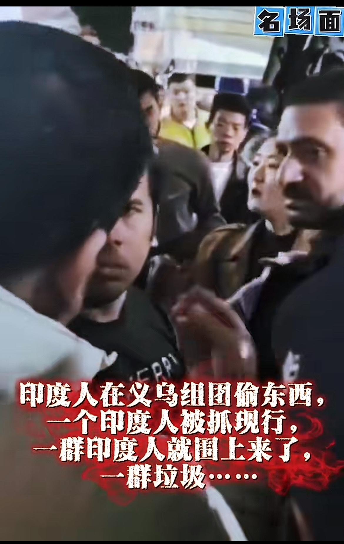 昨天，义乌宾王夜市，有外国游客偷店家衣物，先是偷走一套灰色的，之后又拿走一套紫色