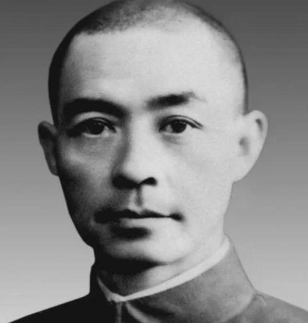 “所有人把裤子都脱了！”1938年，台儿庄战役前夕，一位老妇人找到军长张自忠，称