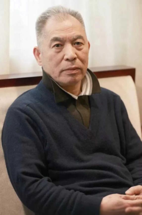 著名作家梁晓声的小姨20多岁时，未婚怀孕，誓死不说孩子的父亲是谁，最后被开除，生