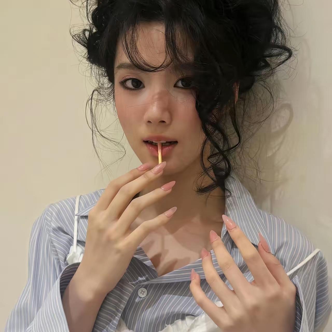 卢昱晓也想不开了，学其他女孩去减肥瘦身。看看成果，瘦是真的瘦了，但是也不好