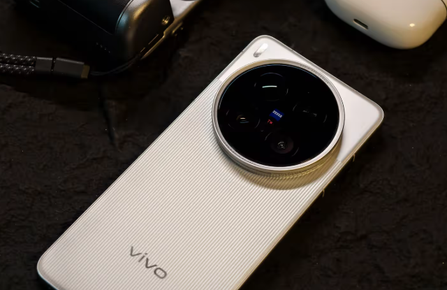 vivo口气挺大，下一代旗舰中杯居然也上了 2 亿像素，而且是X200 Ultr