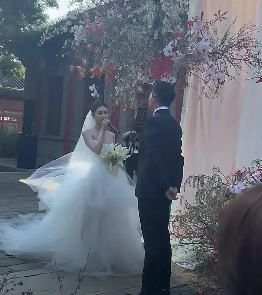 不得不说马晓梅这次赢得很彻底汪小菲在520这一天对新婚妻子马晓梅表达了自己的爱