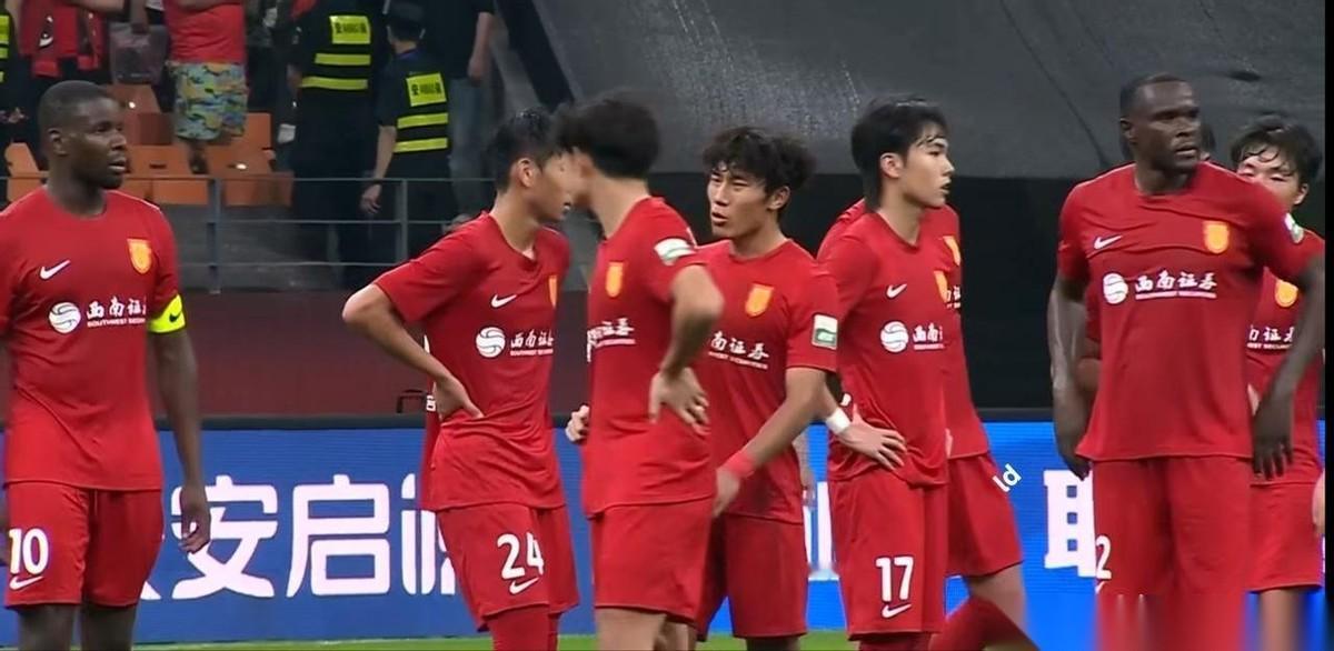 真心羡慕重庆铜梁龙！本轮中超，重庆铜梁龙主场1:1战平青岛西海岸，虽然没能获胜，