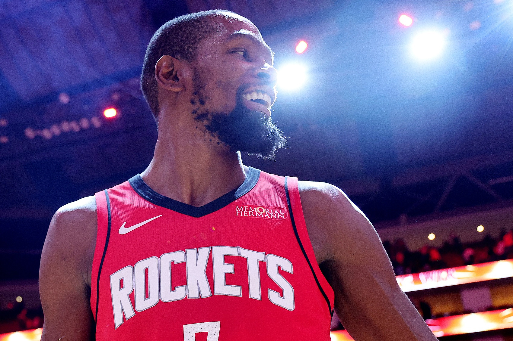 伊森和DFS复出之后，火箭队的阵容基本上已经算是完整了，虽然范弗里特赛季报销，但