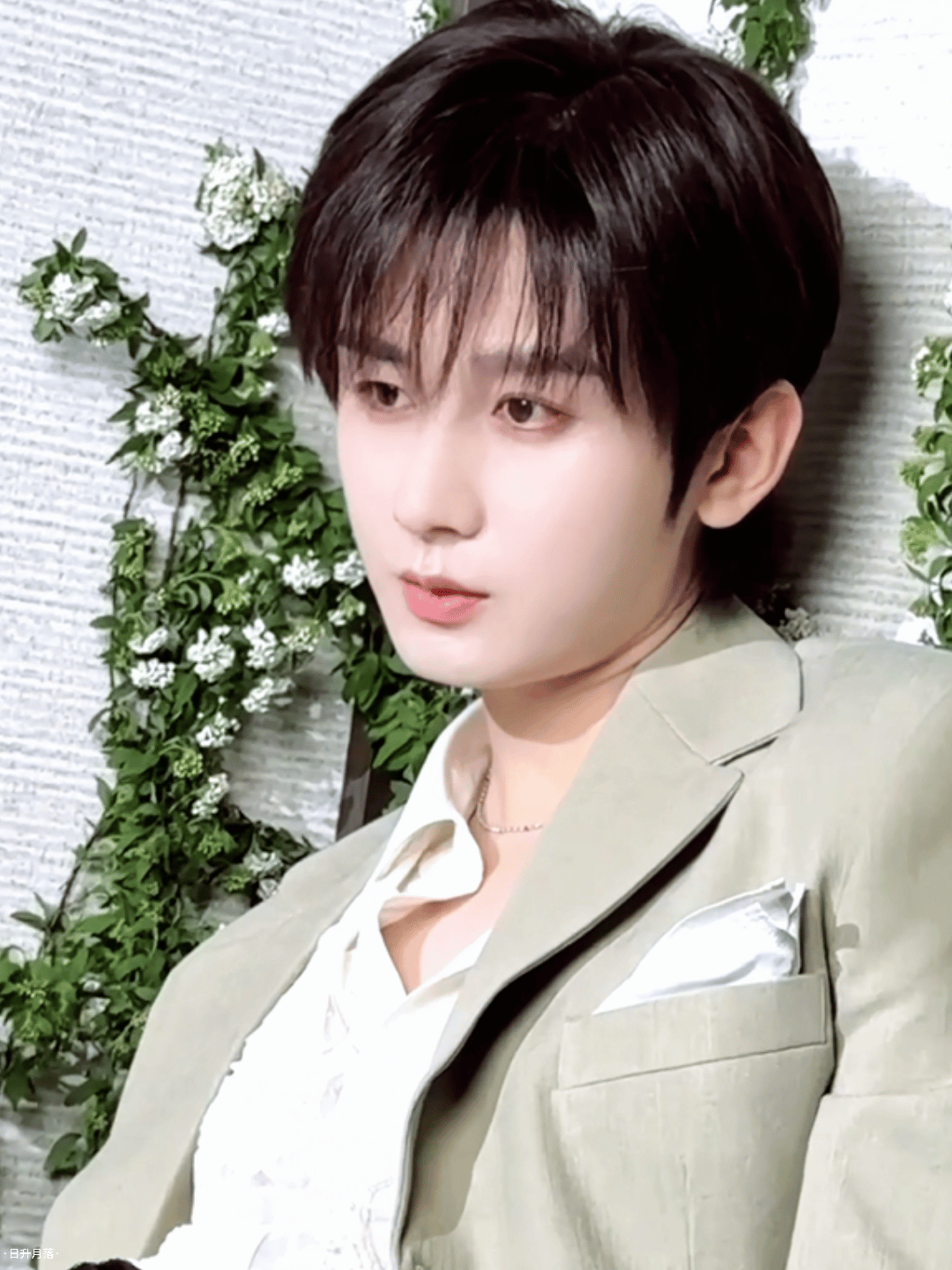 花间惊鸿，春意浓～截修|成毅动图成毅|成毅春日少年妆