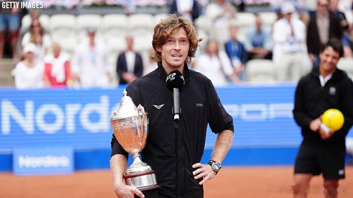 📊ATP巡回赛连续赛季夺冠纪录（每个赛季至少拿下一站巡回赛冠军）：▪️诺瓦克