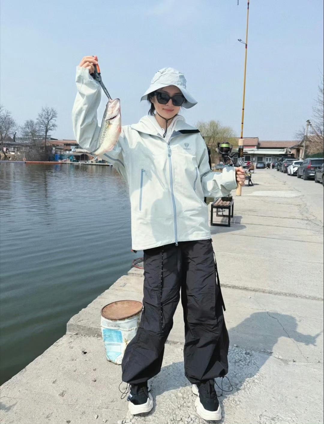 钓鱼佬姚安娜[笑着哭]​​​