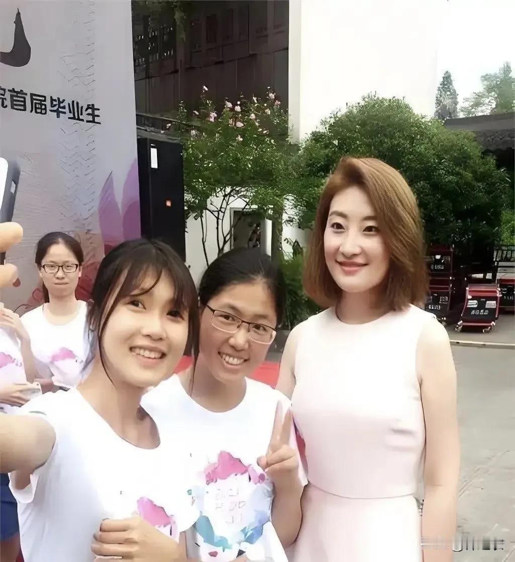 宗馥莉真的好聪明，我甚至怀疑这个就是她故意引出来的，第一，这场官司无论胜败，她作