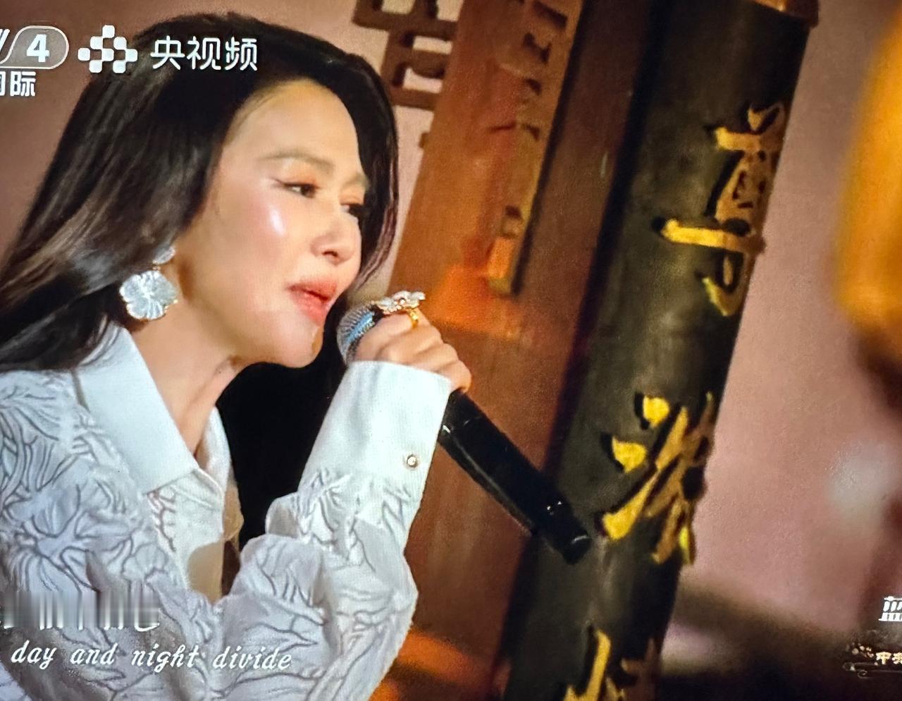 不愧是“国家队”！孙楠谭维维秋晚一开嗓，梦回《歌手》神仙打架。央视中秋晚会，第