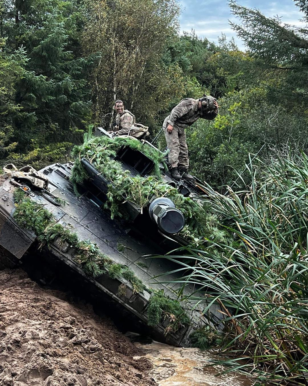 丹麦豹2A7和加拿大豹2A4M