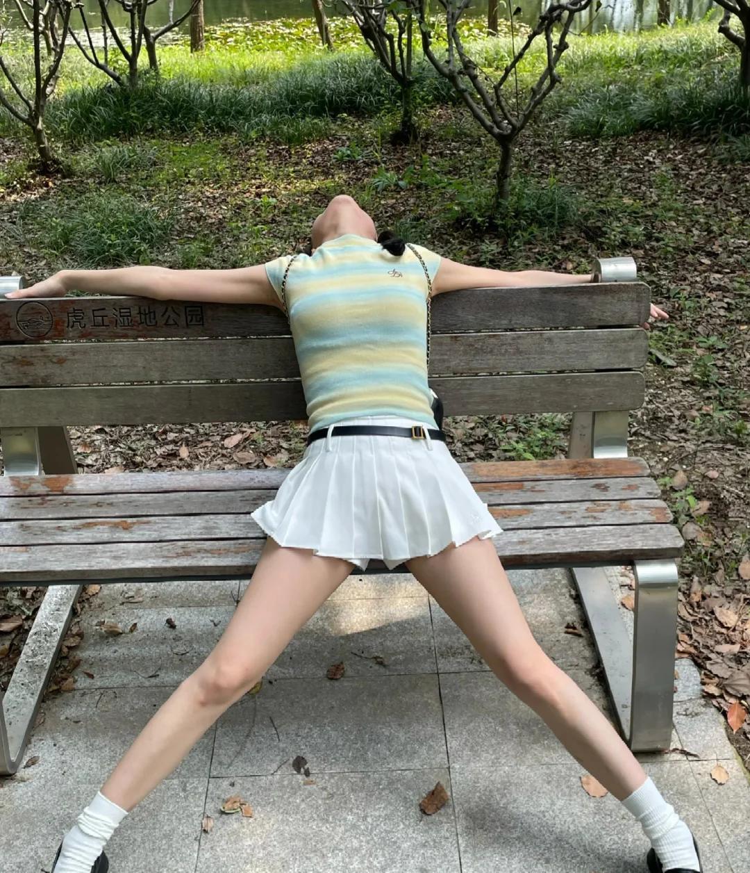 这个姿势主要是锻炼哪个部位的力量