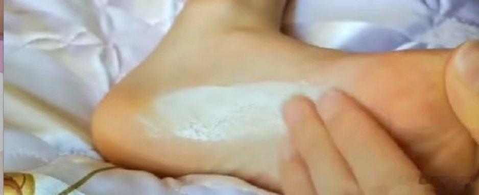 牙膏的神奇妙用，生活小妙招速藏！睡前把牙膏涂脚底，竟有意想不到的厉害作用！牙膏