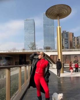 女篮球员李梦真是太有女王范了！今天李梦更新社媒晒照庆祝新年，并写道：“丙午到，征