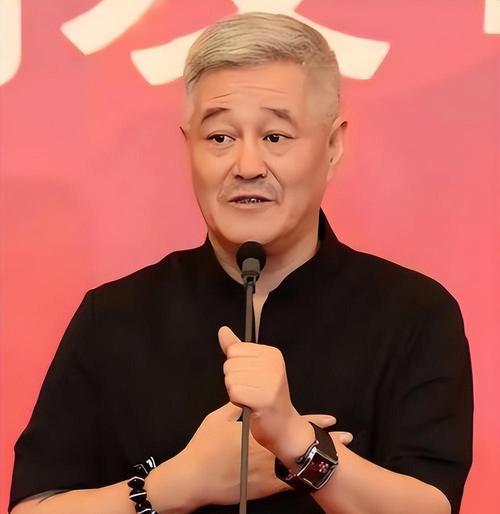 同样是喜剧泰斗、桃李满门！赵本山与郭德纲的口碑差距，藏在细节里郭德纲和赵本