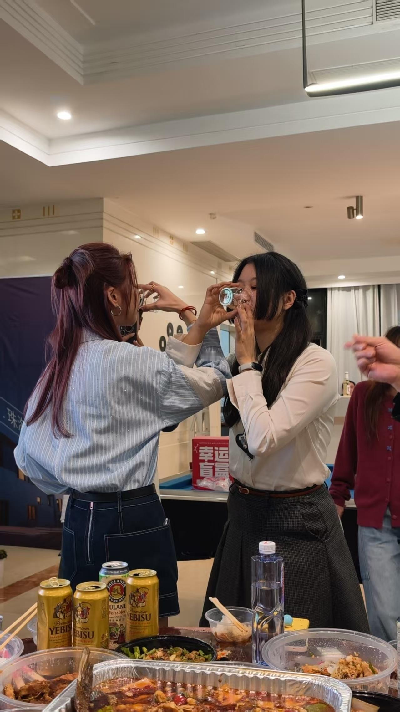 涨见识了，闺蜜也可以喝交杯酒我之前都以为是情侣和夫妻专属