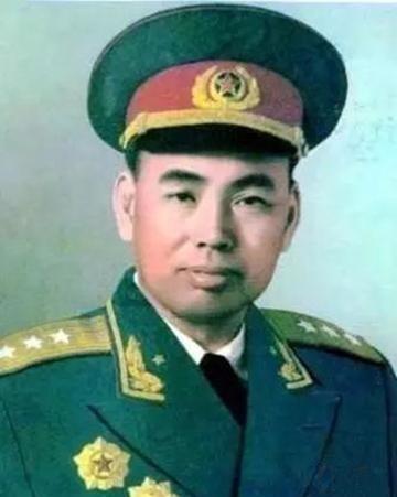 1955年，许世友喝酒正酣，突然来电，他劈头问道：我是大将军许世友，你是谁？周总