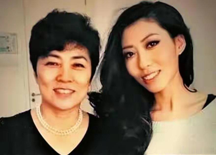 曲婉婷患癌无根的浮萍，她身上几乎看不到中国文化的影子，妥妥的香蕉人！但是可悲是，