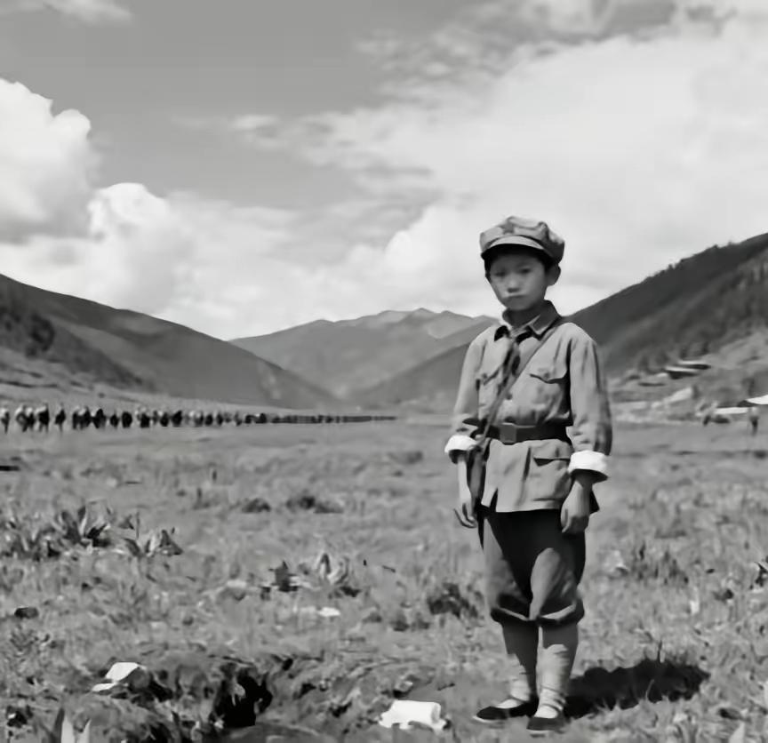 🌛1935年红军穿越松潘大草原时，年仅十三岁的小红军罗玉琪跟着大部队艰难行
