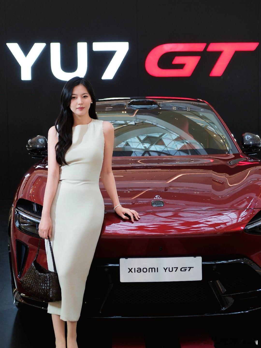 为小米YU7 GT车厘子红沦陷🔴  第一观感：实车质感远超想象，尤其...
