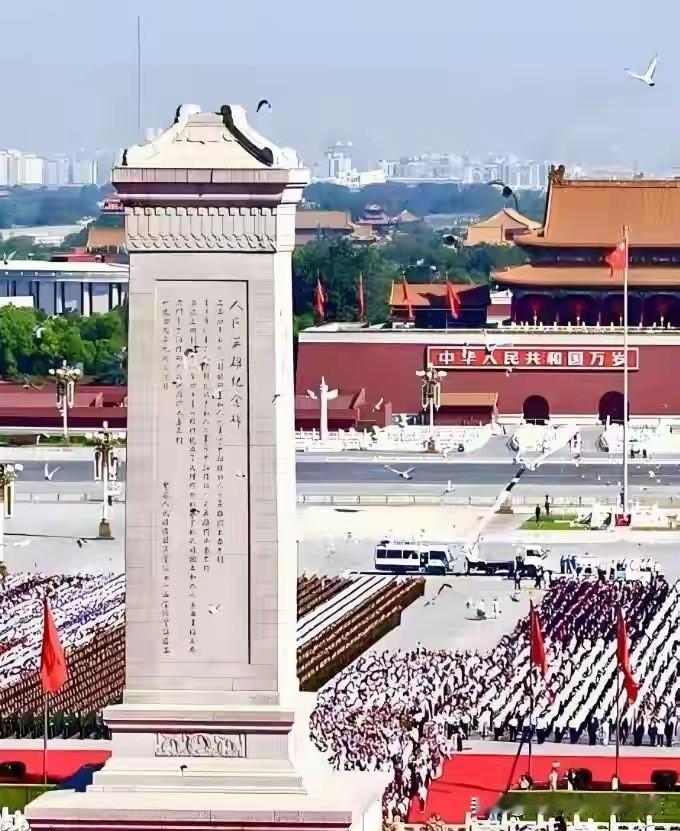 人民英雄纪念碑，不提党名，不说领导，就连最折中的“指引”二字，也在定稿时，被毛主