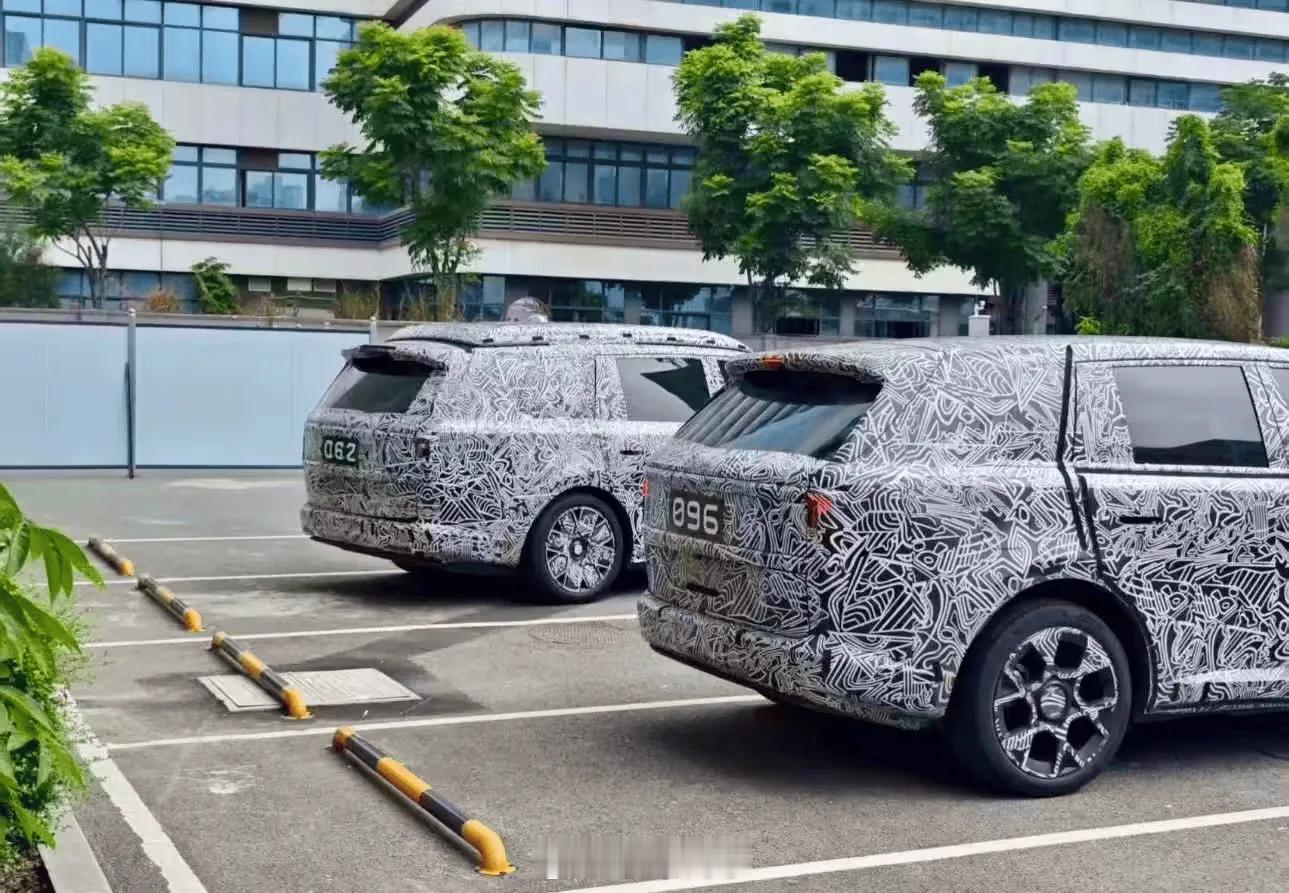 小米“寻天”系列SUV的更多谍照曝光：1、两款SUV，分别是五座和七座2、基