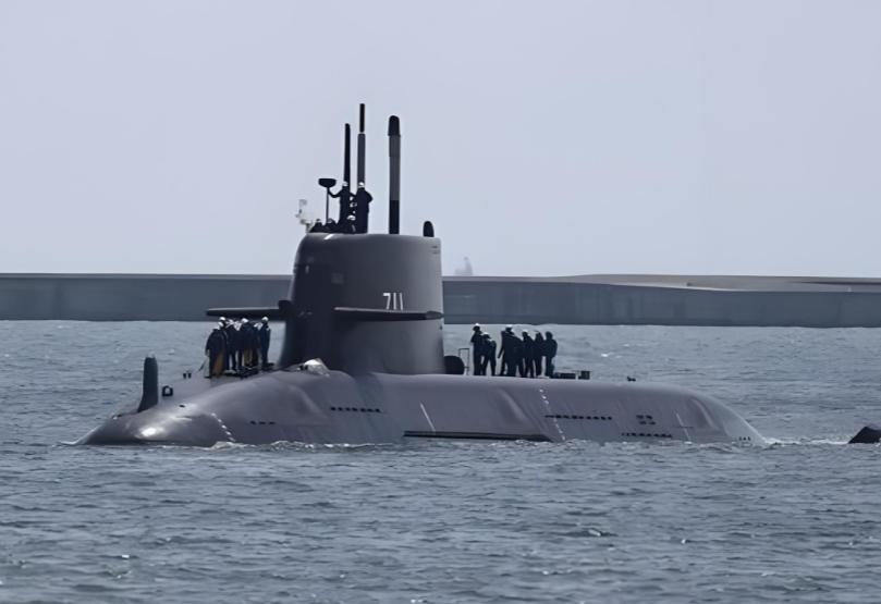 台“国防部”正式宣布，2月6日，台湾省防务部门宣布：自造潜舰原型舰
