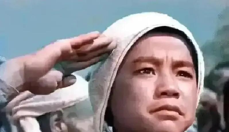 45岁张莹倒在片场那天，嘎子亲手打断了他的肋骨没人想到，演了一辈子好人的张