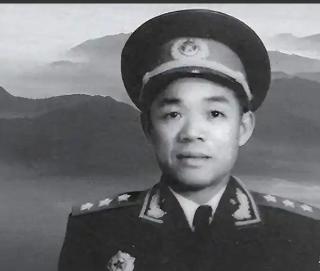 1950年，解放海南岛前，韩先楚看到登岛名单上很多都是副职时，顿时气坏了：“都不