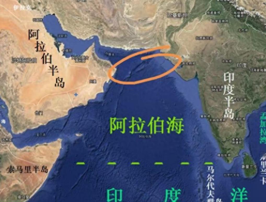 美伊打得天昏地暗的时候，谁都盯着航母、战斧、弹道导弹，没人注意一艘4000吨的中