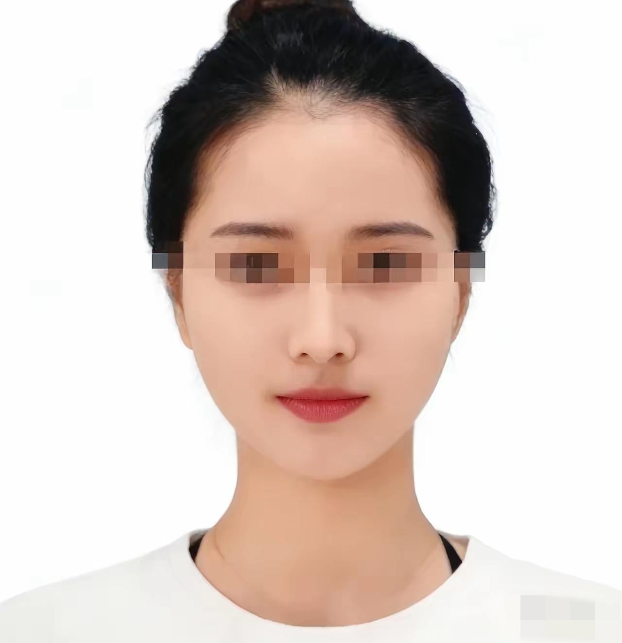 河北这事儿闹得挺尴尬的。​一个男医生跟在校女大学生谈恋爱，21年处对象，23年