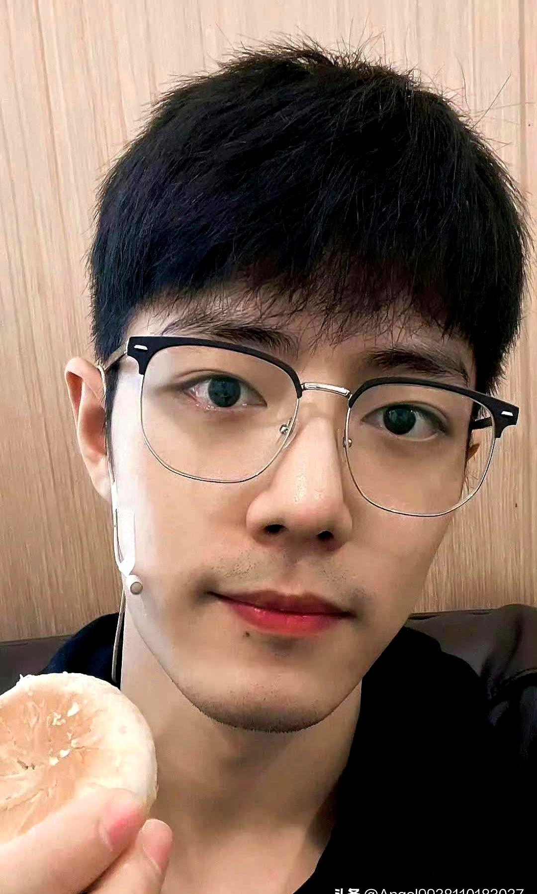 真没想到啊，顶级男明星私下生活居然这么简单？狗仔爆料说肖战一个人住在东四环的开