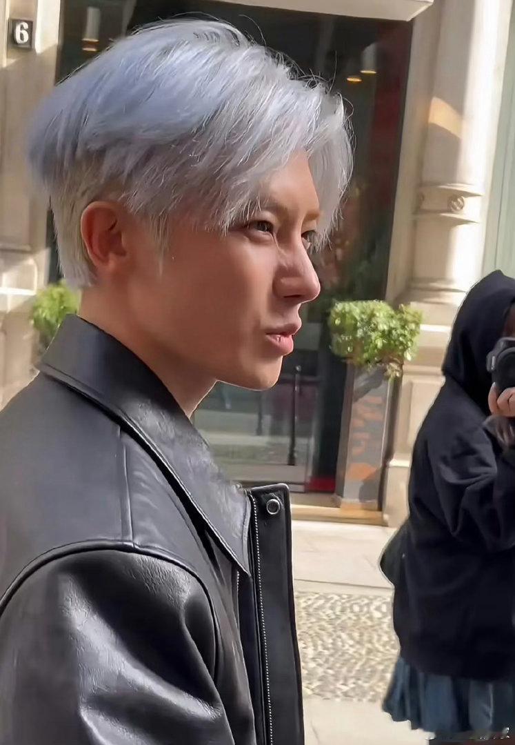 侯明昊鼻子怎么回事