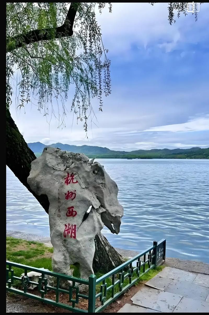 小艺总结的五一假期最大的赢家景区：1、杭州西湖（浙江）-5天接待229万+