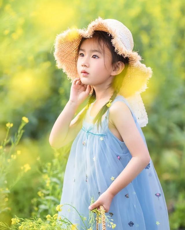 油菜花儿童写真攻略摄影调色教程：保定约拍如何拍出清新自然的春日人像很多油菜花写