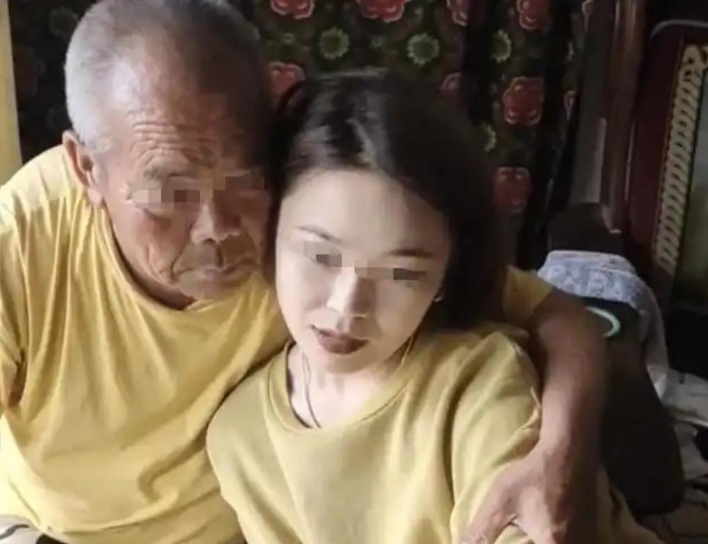 2000年，65岁的黎老汉，收留流浪女，3年后，俩人生下儿子，日子过得和美安宁，